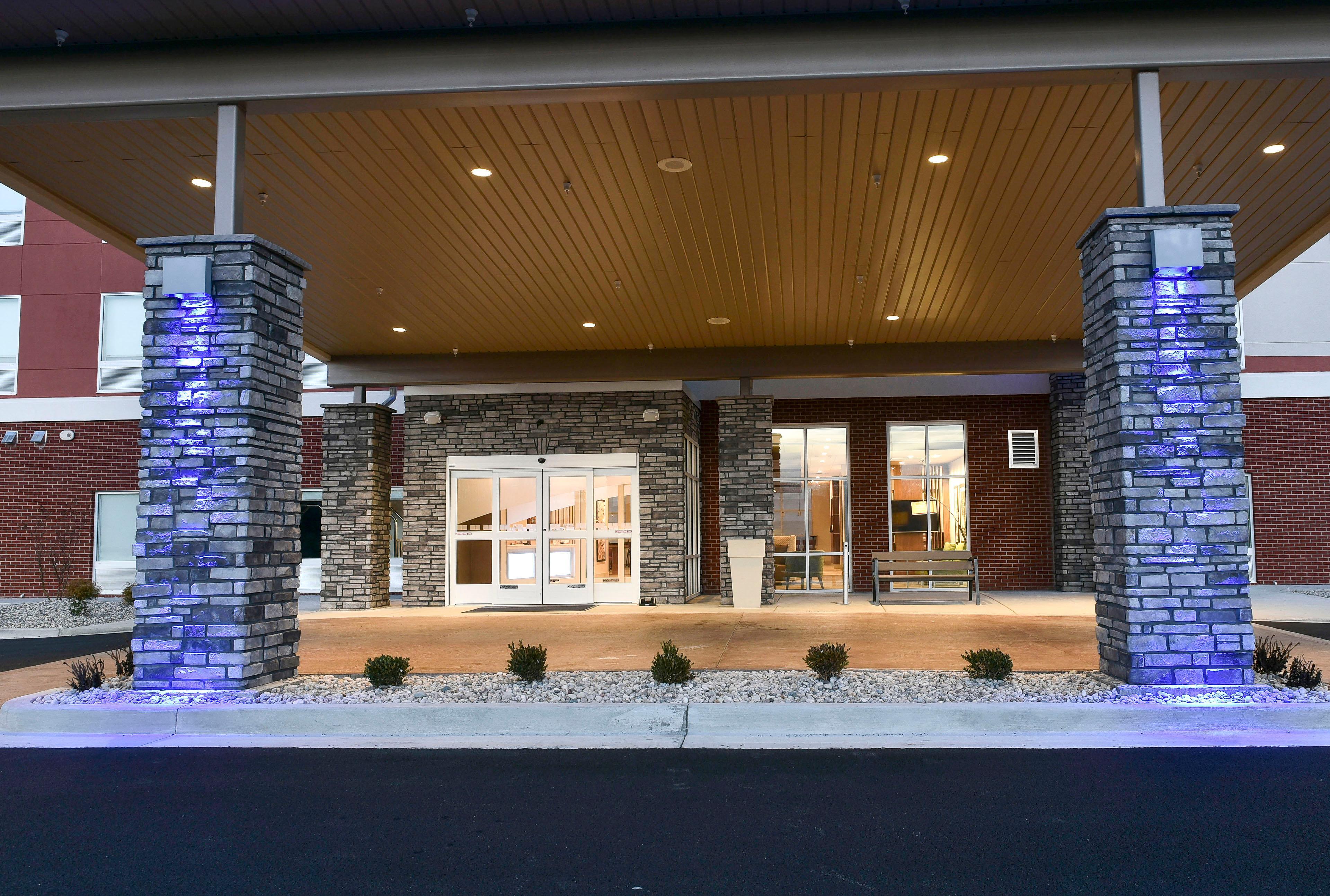 Holiday Inn Express & Suites - Madisonville By Ihg Экстерьер фото